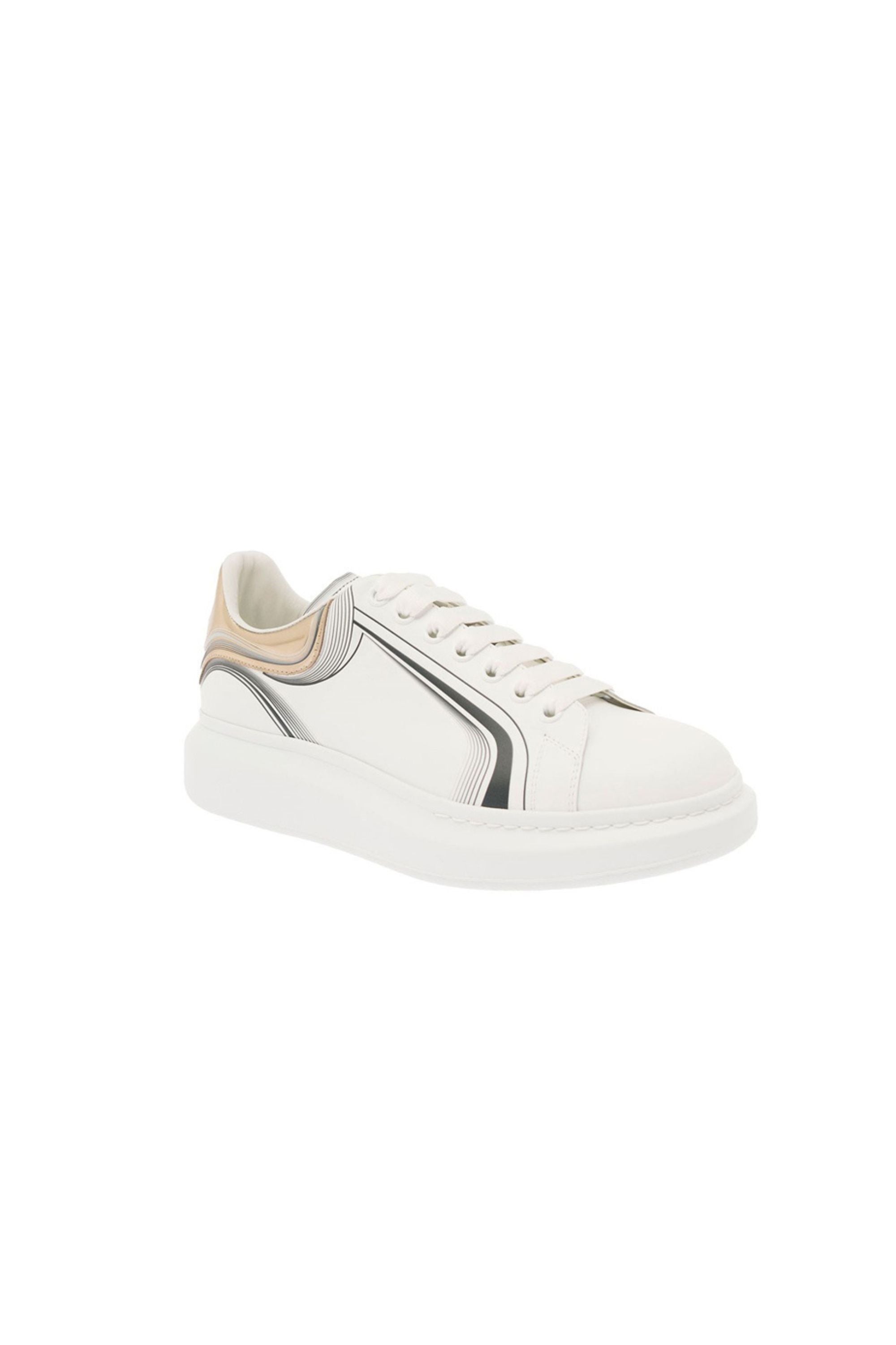Alexander Mcqueen Sneakers Oversize in Pelle vista trequarti