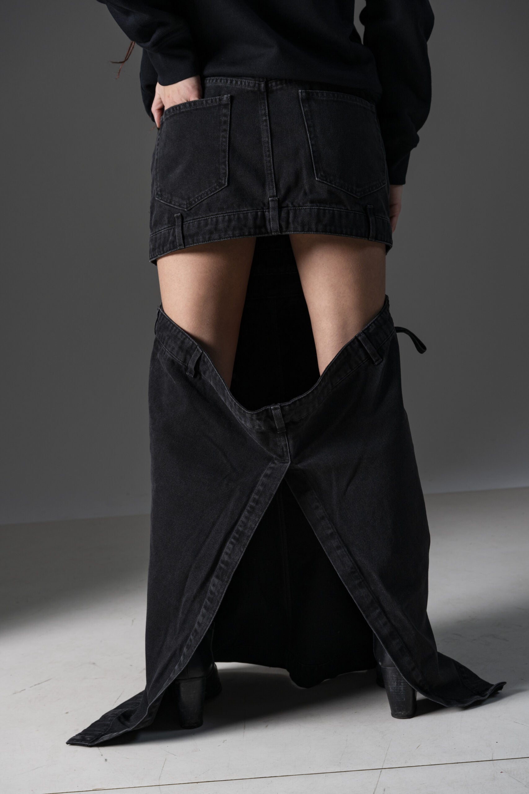 The Attico Gonna Mid in Denim-3