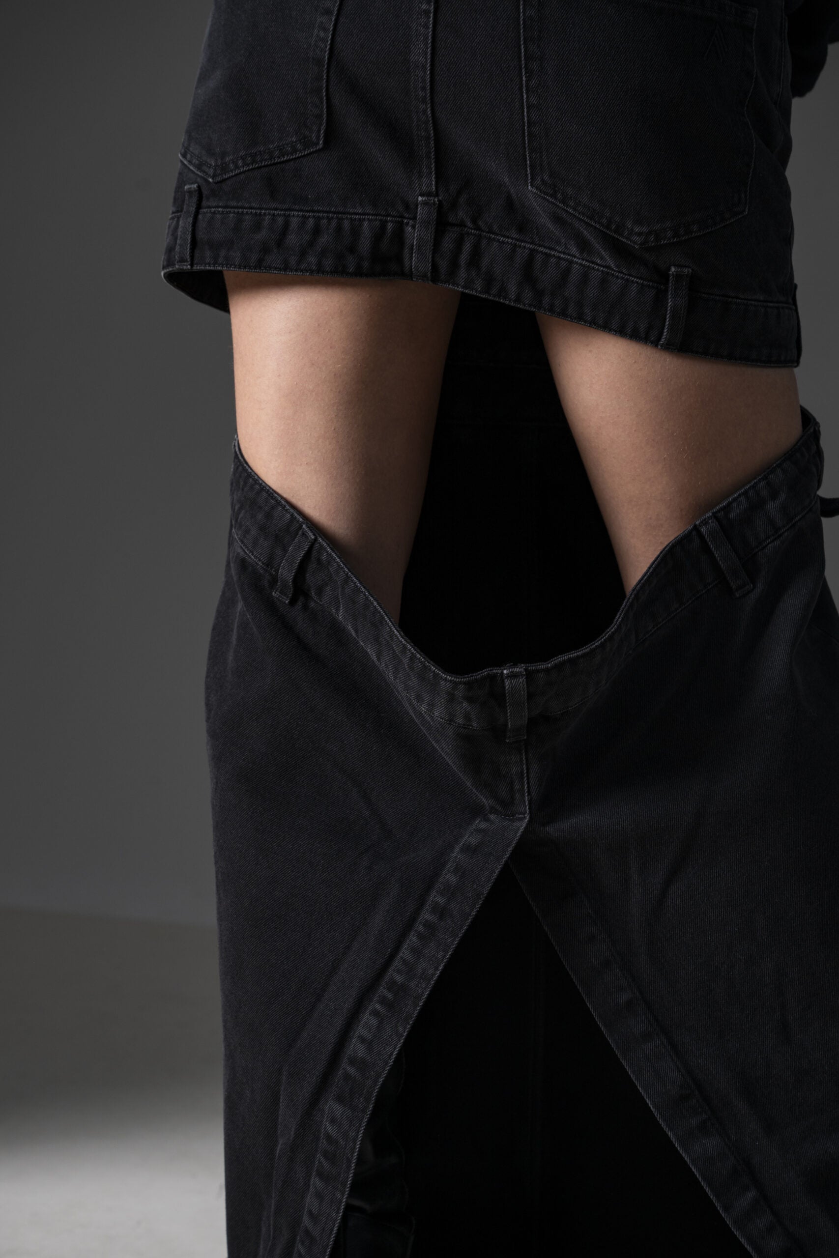 The Attico Gonna Mid in Denim-4