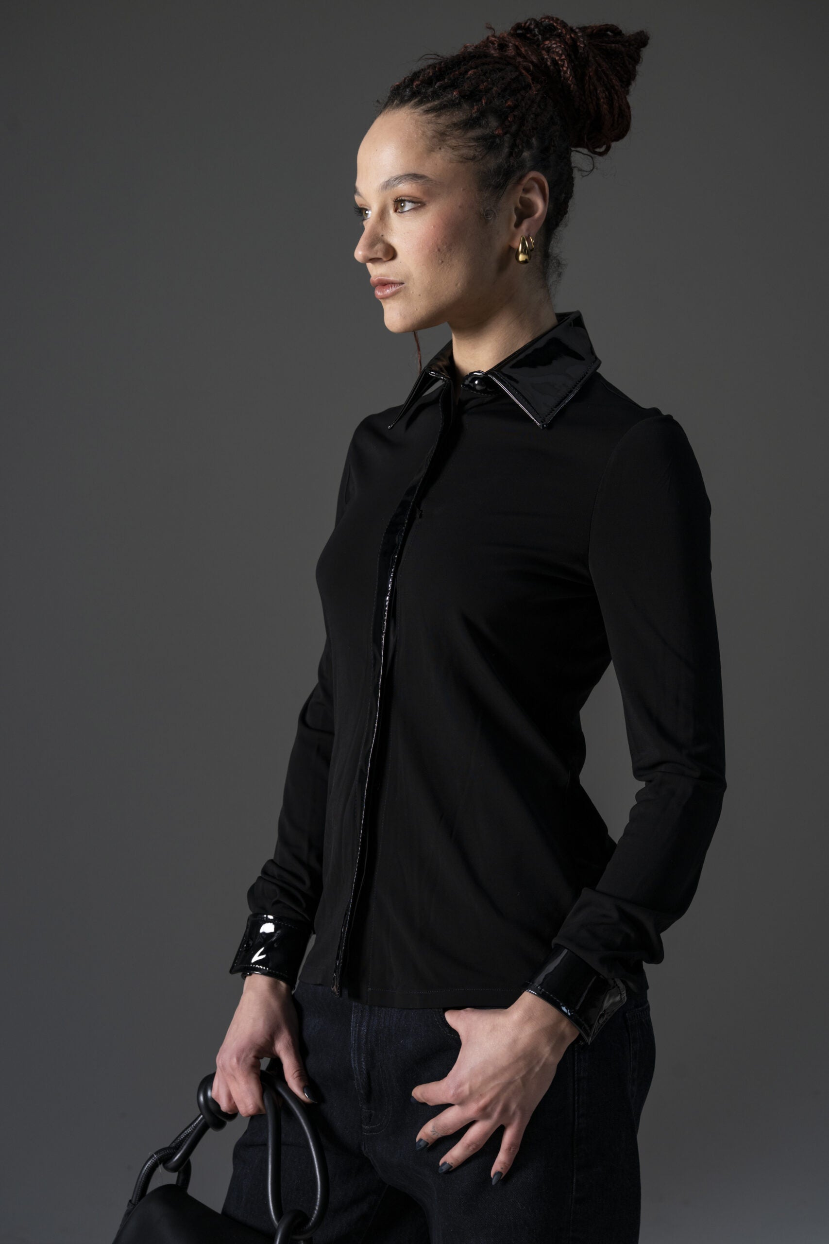 Moschino Camicia nera con cravatta