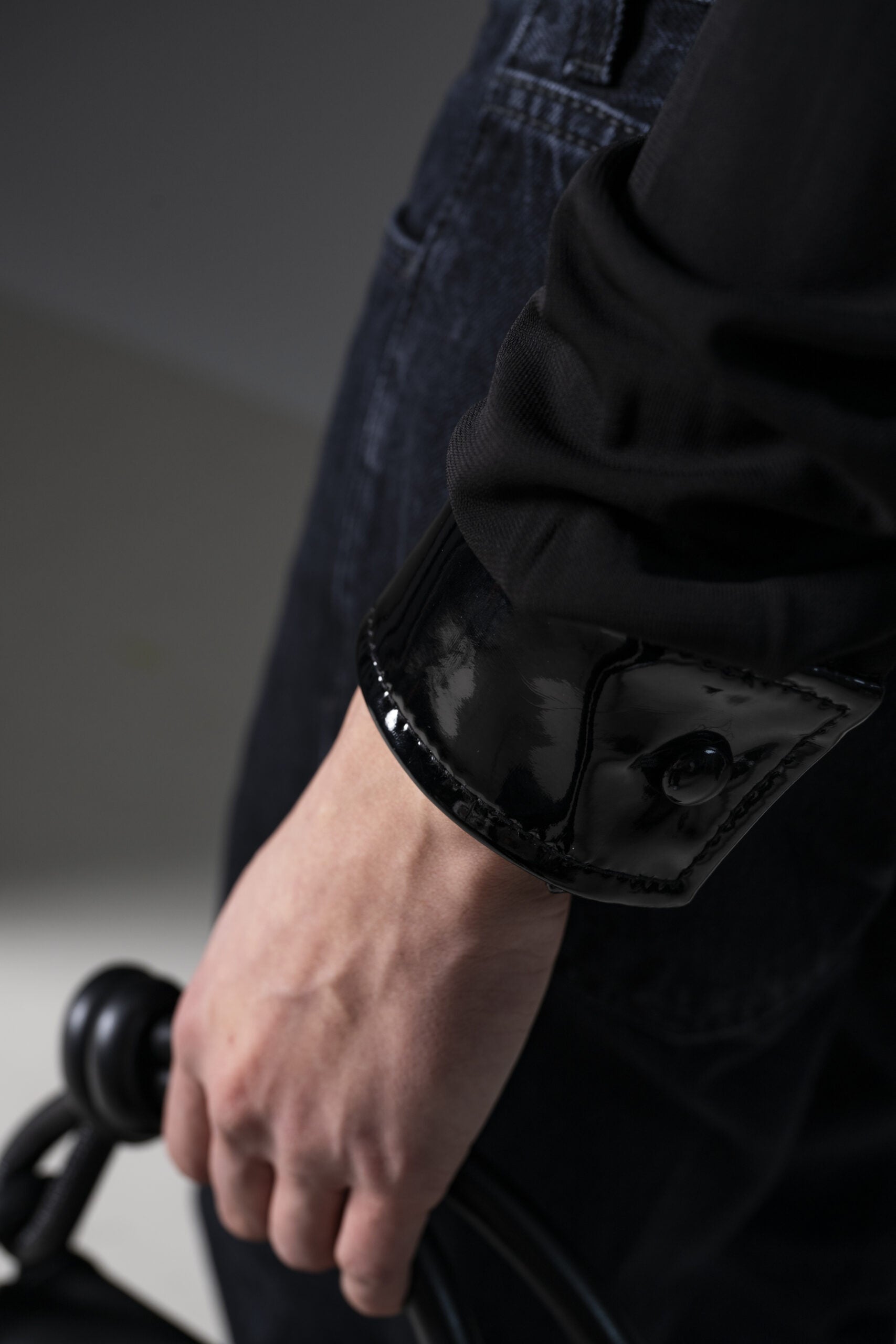 Moschino Schwarzes Hemd mit Krawatte-4