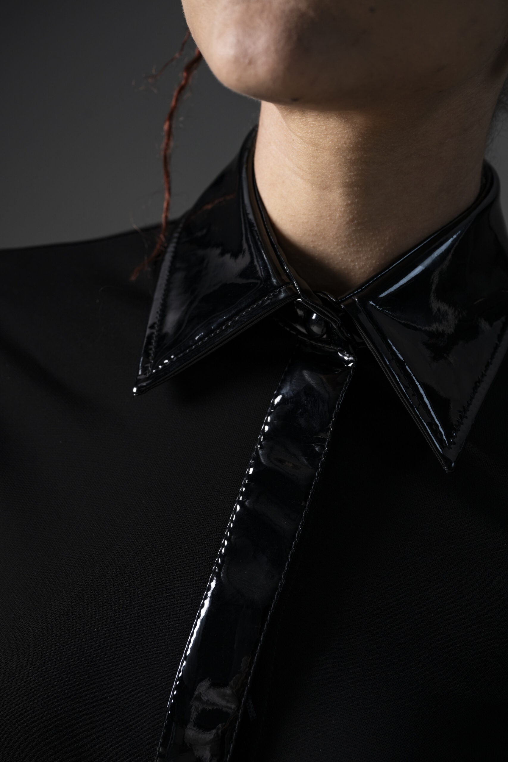 Moschino Schwarzes Hemd mit Krawatte-3