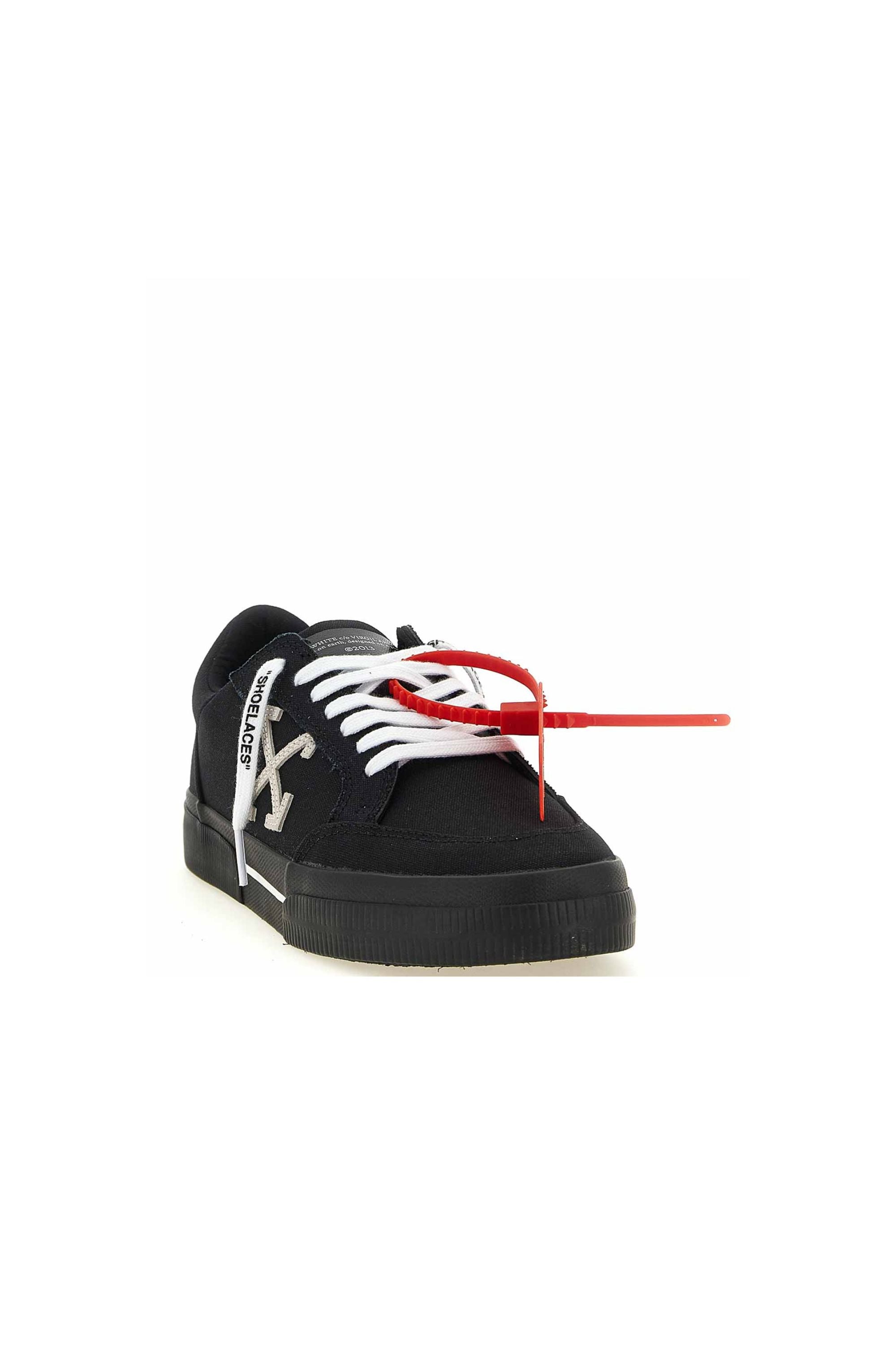 Off White Sneakers New Low Vulcanized nere vista trequarti