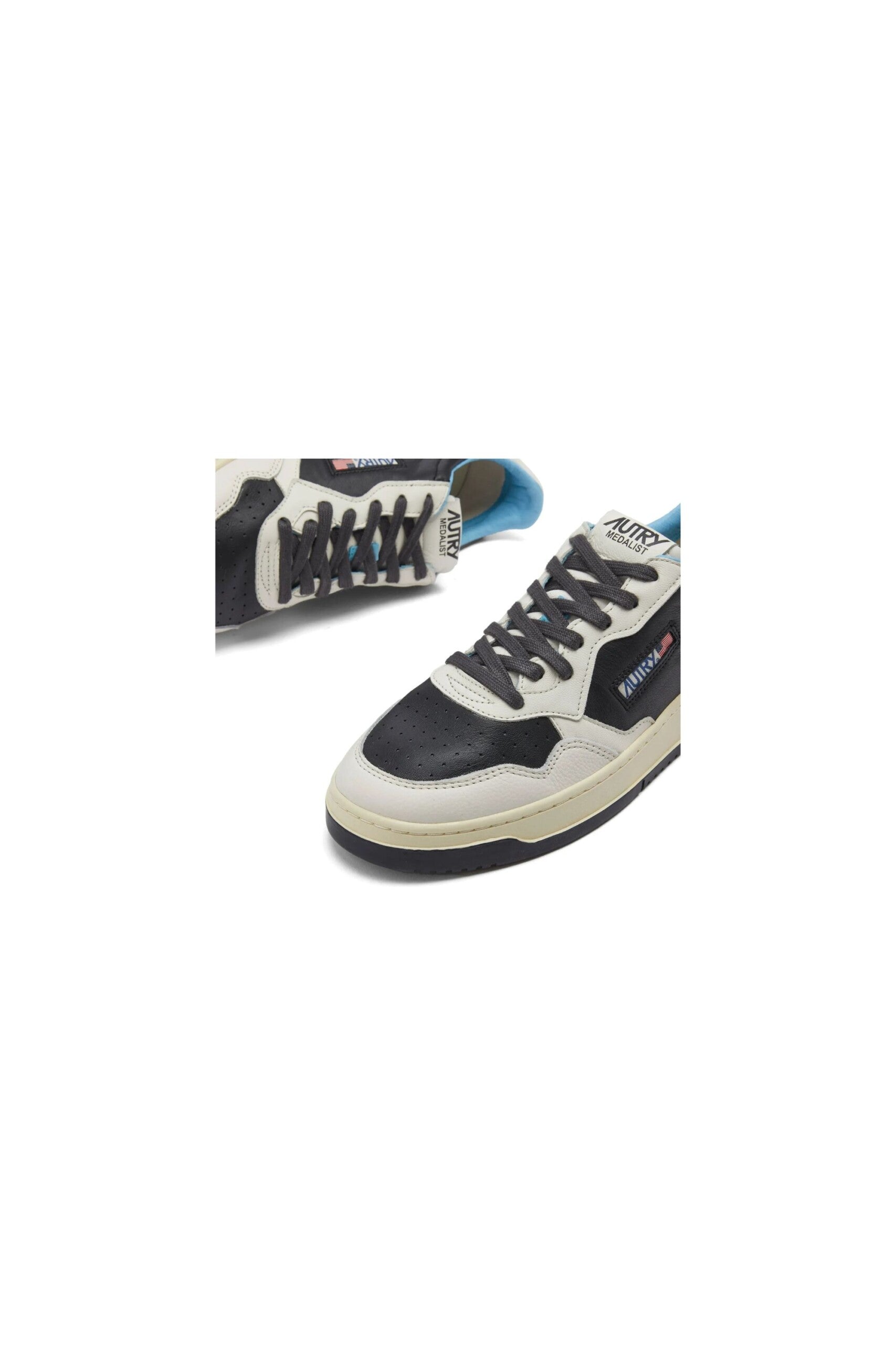 Autry Sneakers Medalist low in Pelle vista trequarti