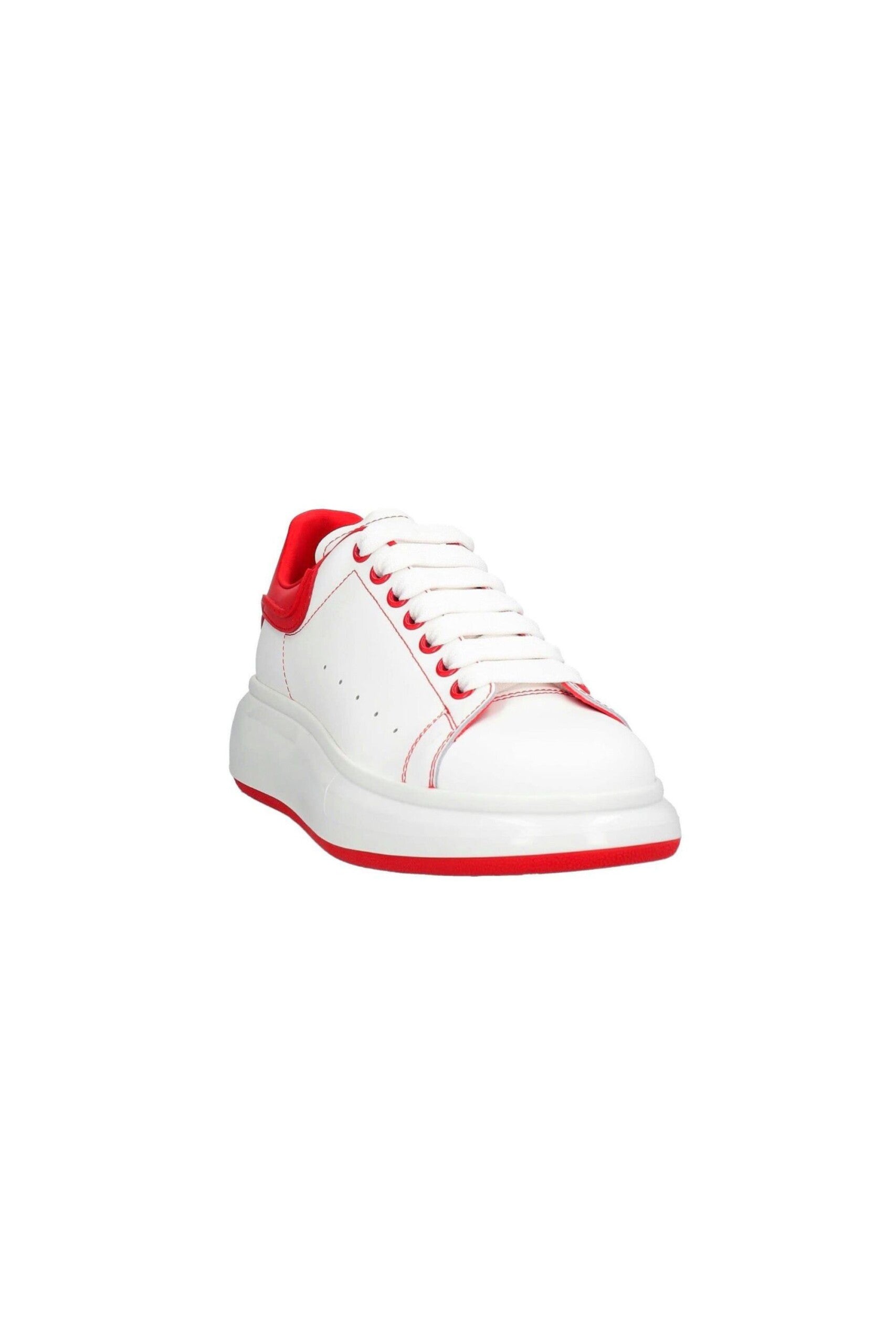 Alexander Mcqueen Sneakers Ovesize in Pelle lacci rossi vista trequarti