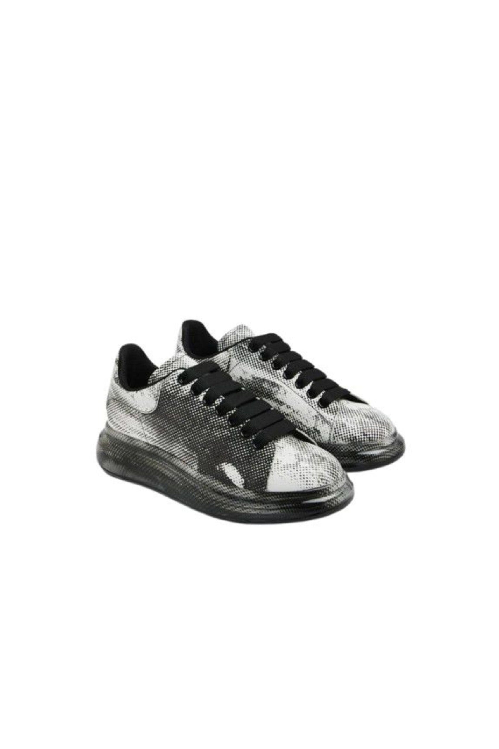 Alexander Mcqueen Sneakers Ovesize in Pelle grigio vista trequarti