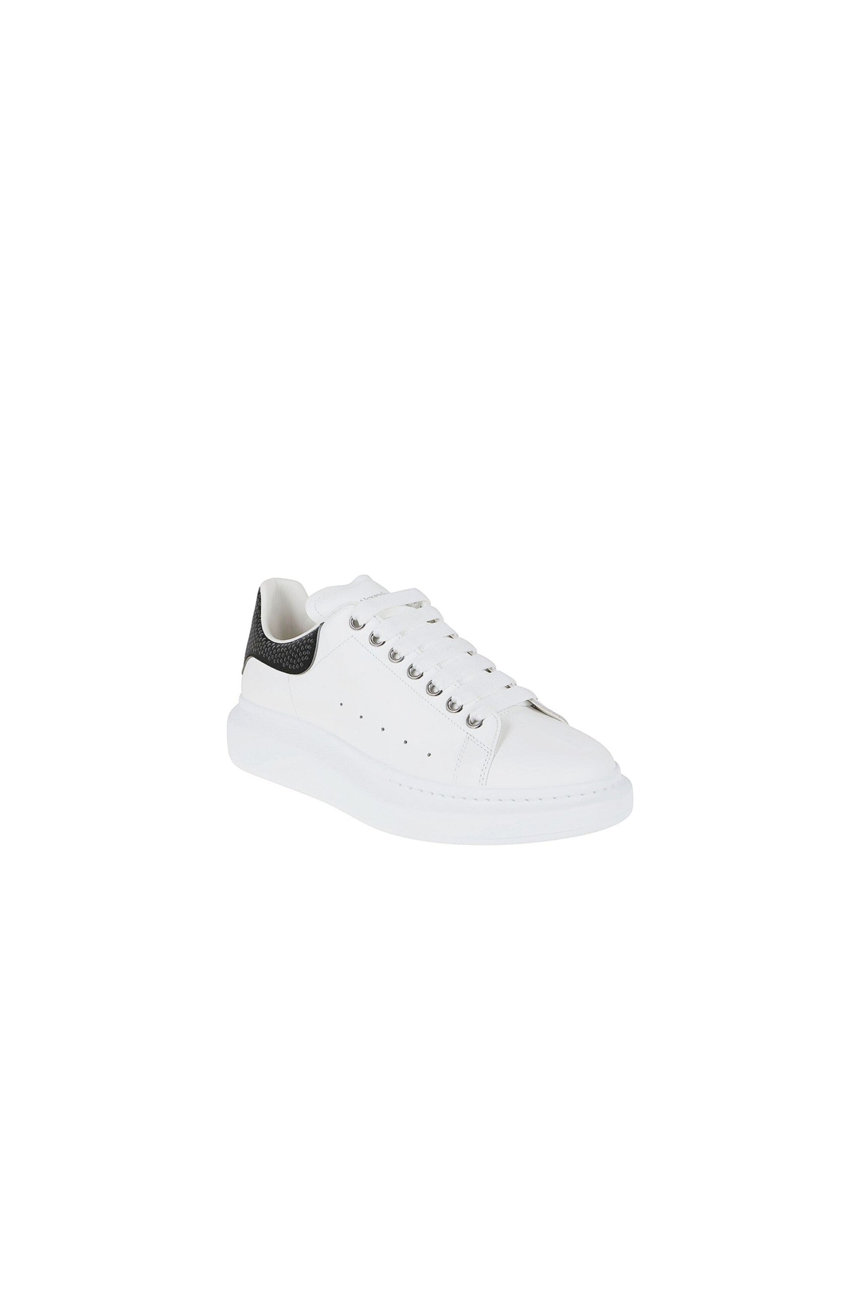 Alexander Mcqueen Sneakers Ovesize in Pelle bianche nere vista trequarti