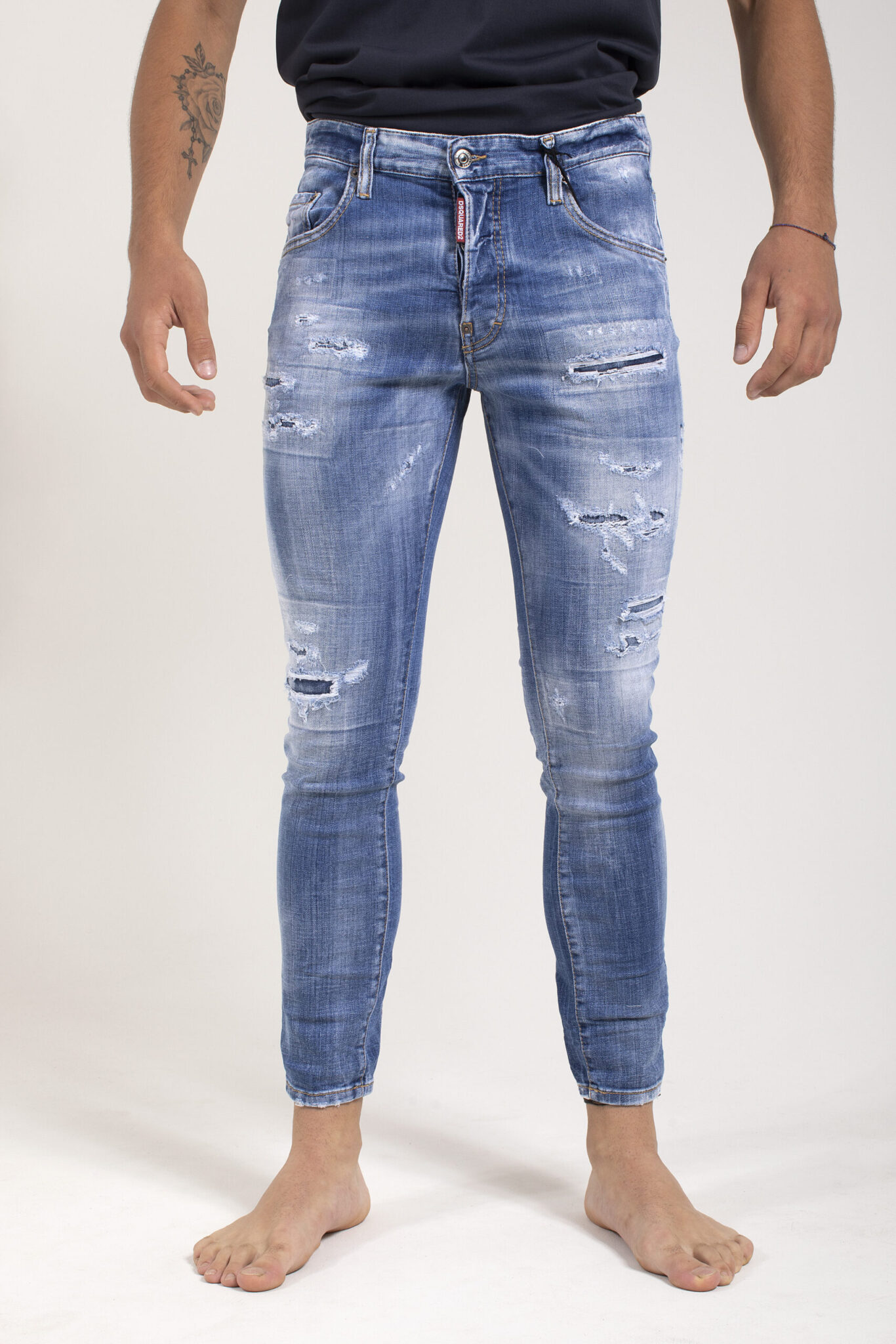Dsquared2 "SKATER" Jeans Blu vista frontale indossato