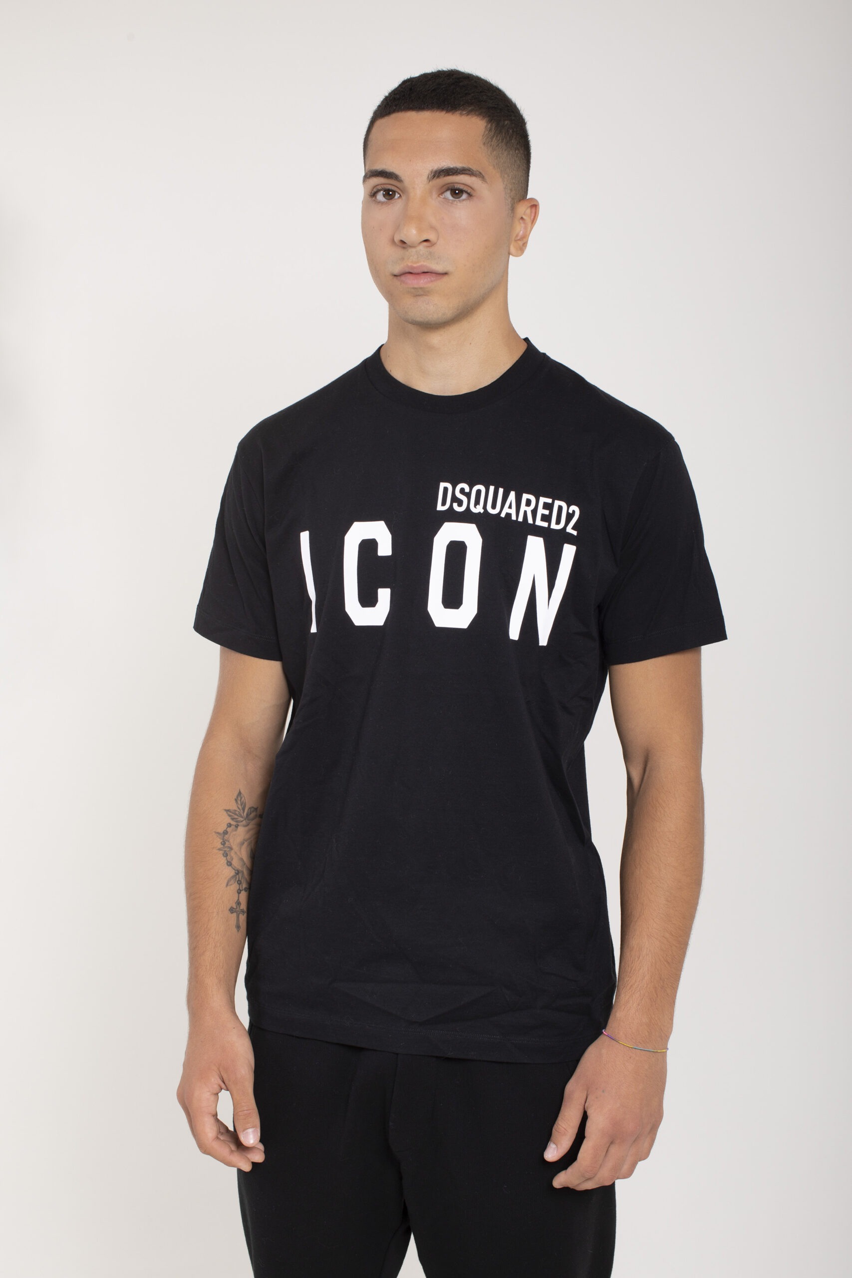 Dsquared2 T Shirt Con Logo ICON vista frontale indossata