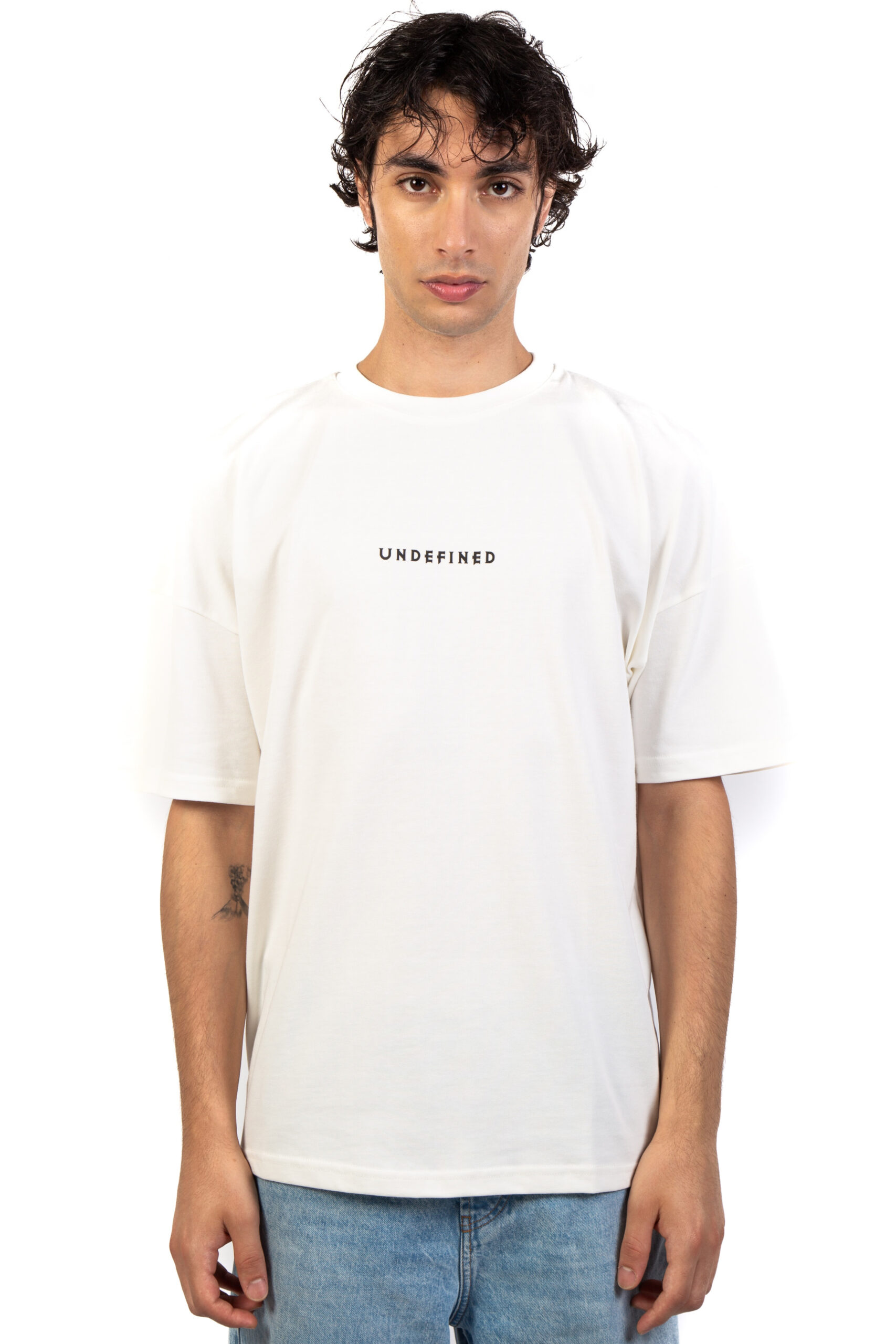 Undefined T shirt Legacy White indossata vista frontale